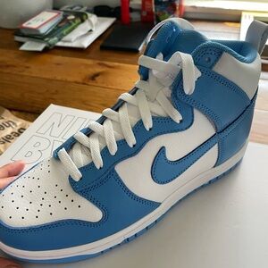 BNIB Nike dunks women’s size 9